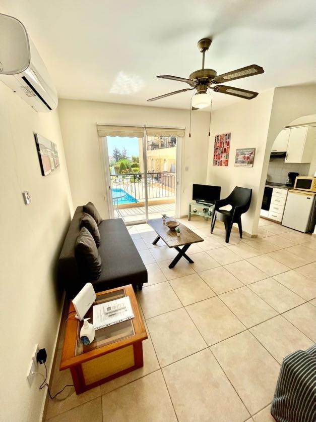 The Holiday Flat, Gateway To Desired Experiences Peyia Dış mekan fotoğraf